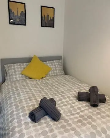 Spacious And 4-bedroom House With Parking *
