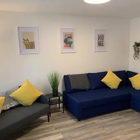 Spacious And 4-bedroom House With Parking