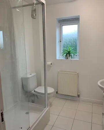 Spacious And 4-bedroom House With Parking